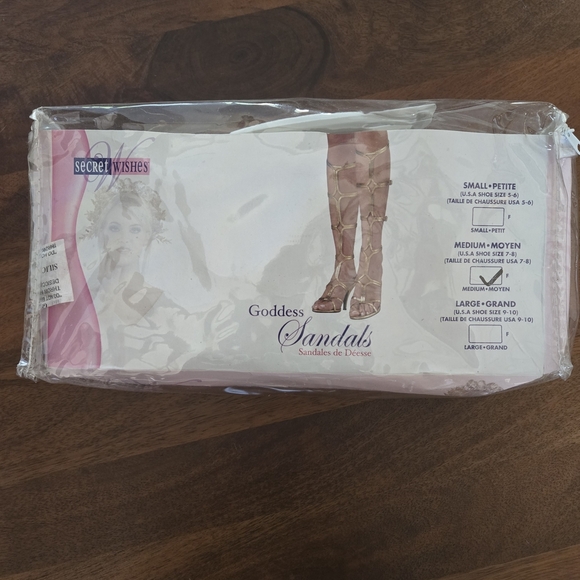 Elegant Gold Knee-High Gladiator Sandals - Picture 4 of 5